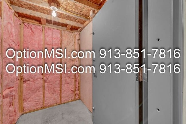 Building Photo - Charming 3-Bedroom Townhouse in Piper School District