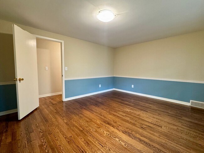 Building Photo - Rare lease opportunity in Leawood + Spacio...