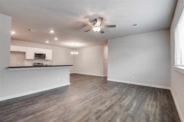 Building Photo - 609 Blackland dr