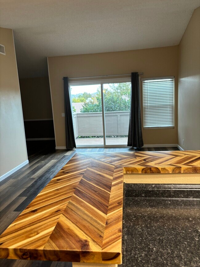 Kitchen looking into living room - 1059 Shadowridge Dr