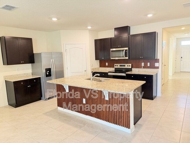 Building Photo - 804 Horsetail Dr