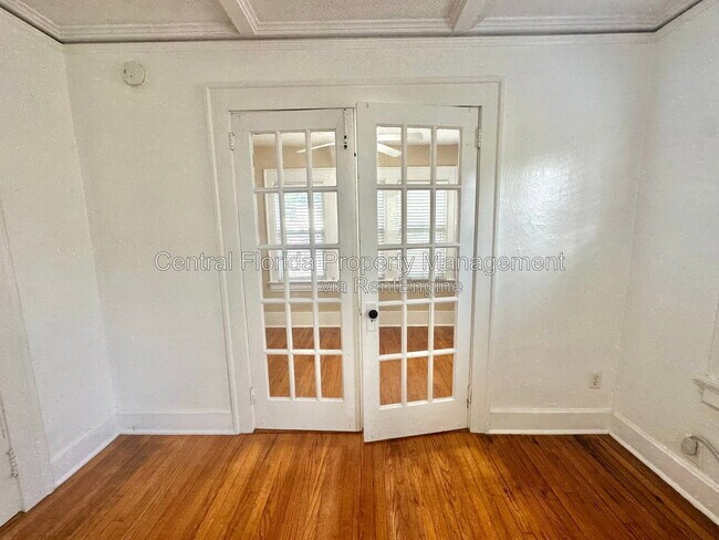 Building Photo - 617 N Hyer Ave