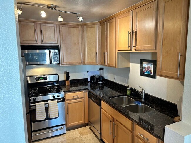 Building Photo - Bright & airy fully furnished condo at the...