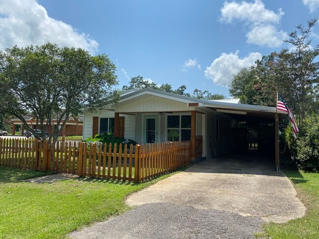 Primary Photo - Charming updated 2 Bedroom, 2 full bath ho...