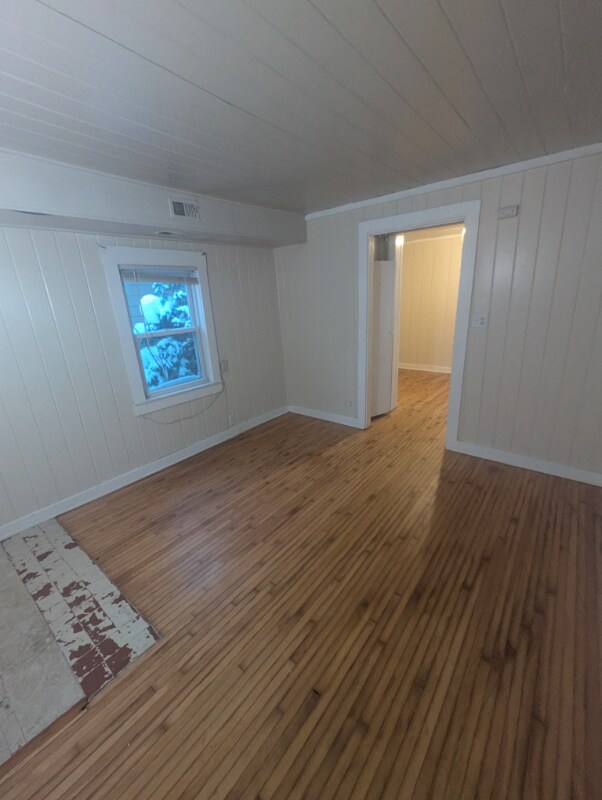 Building Photo - 604 Adams St NE