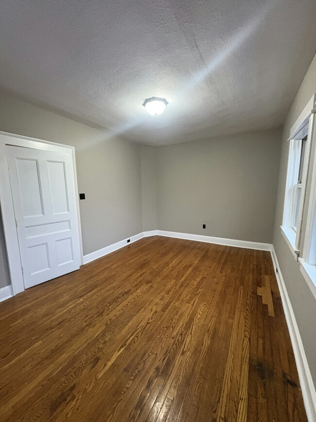 Building Photo - 509 Monroe Ave