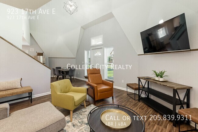 Building Photo - 923 17th Ave E