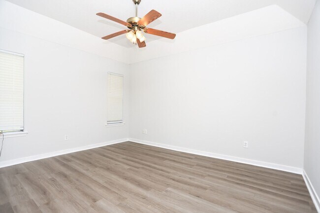 Building Photo - 1123 Bullrun Dr