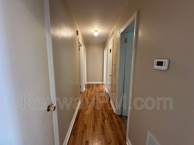 Building Photo - 2423 Brentwood Pl