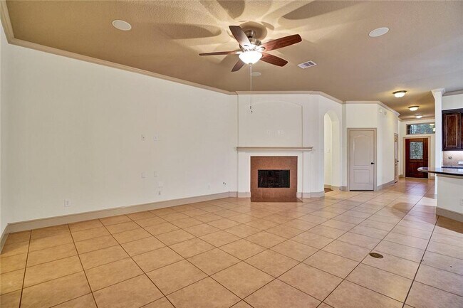 Building Photo - 10 Tallgrass Way