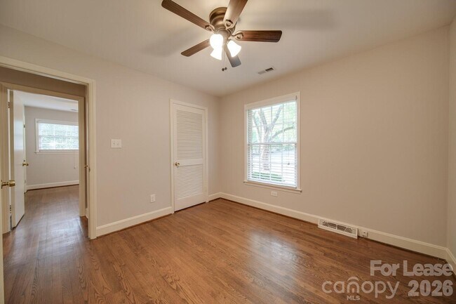 Building Photo - 6700 Castlegate Dr