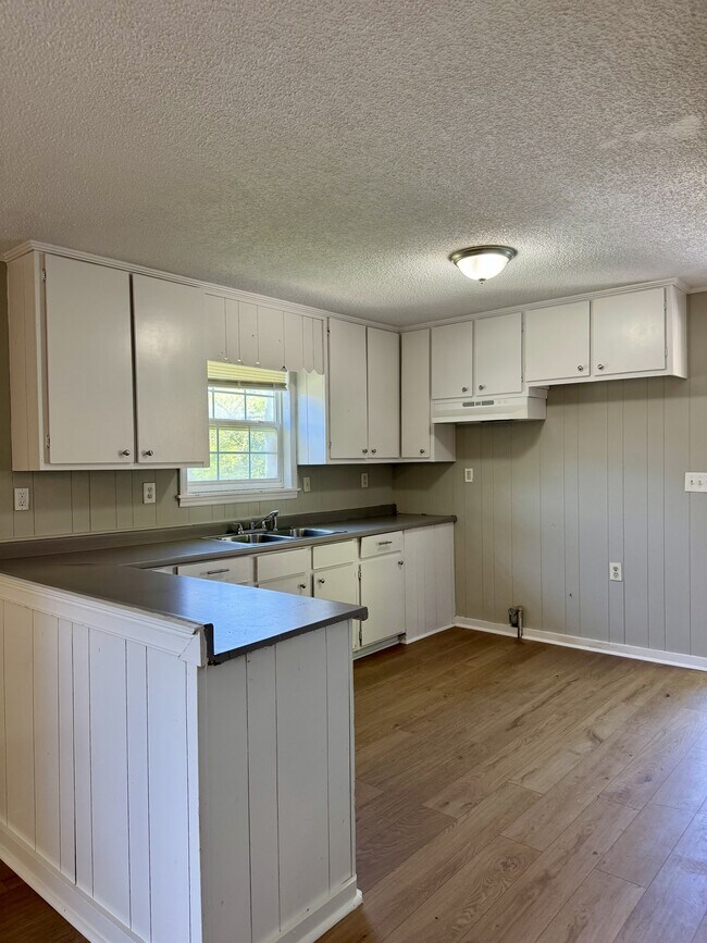 Building Photo - 2 Clervue Cir NE