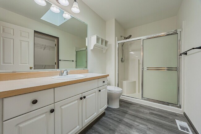Building Photo - **NO SHOWINGS AT THIS TIME. WE HAVE A PEND...