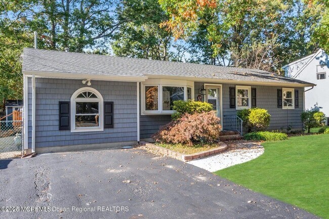 Building Photo - 2253 Llewellyn Pkwy