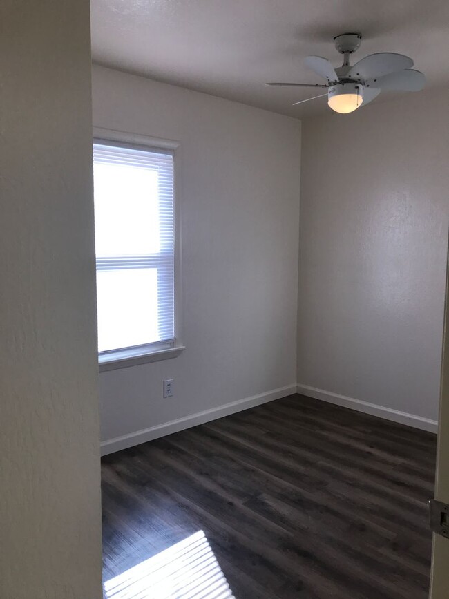 Building Photo - Charming home with a one car attached garage.