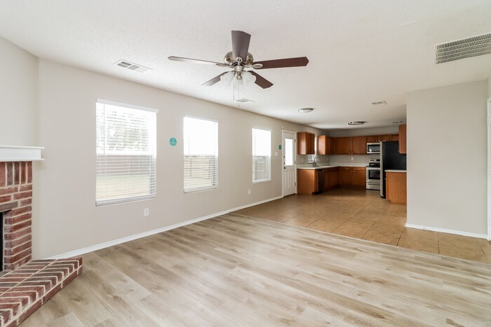 Building Photo - 525 Linacre Dr