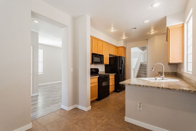 Building Photo - 8611 Splendid Leaf Ct