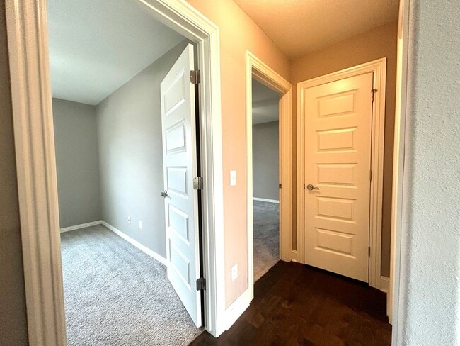 Building Photo - Gorgeous Home with Vaulted Ceilings and La...