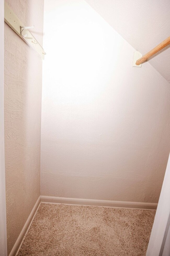 Building Photo - West Toledo 3 Bedroom