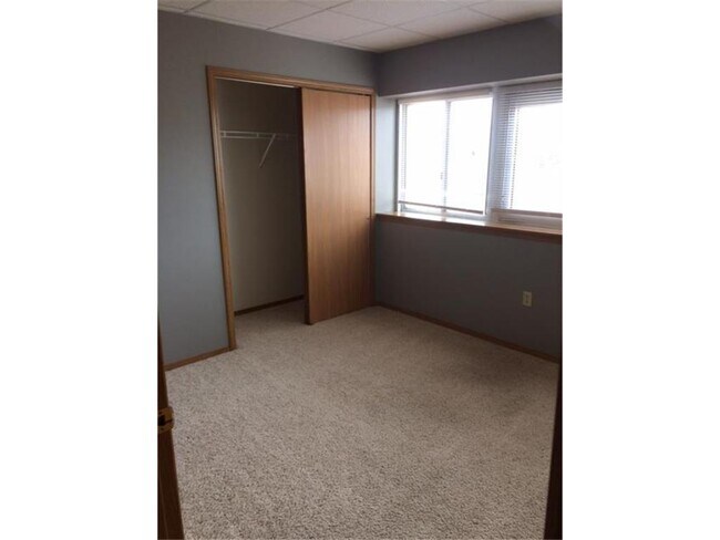 Building Photo - 109 E Luverne St