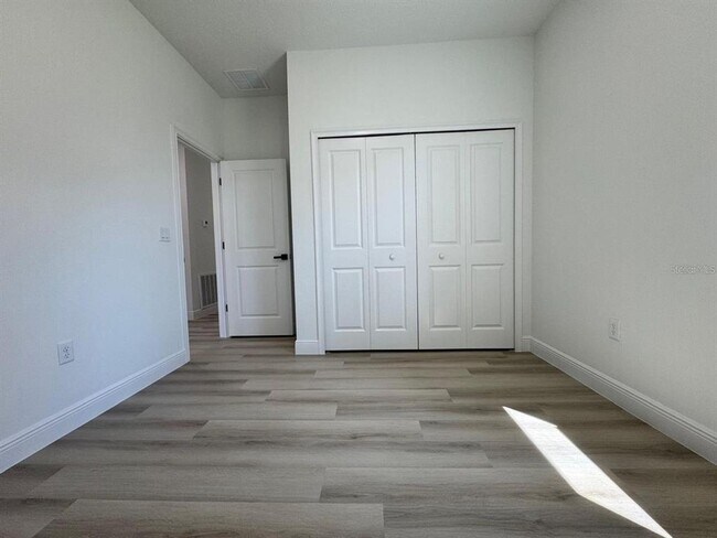 Building Photo - 7185 N Tallwood Dr