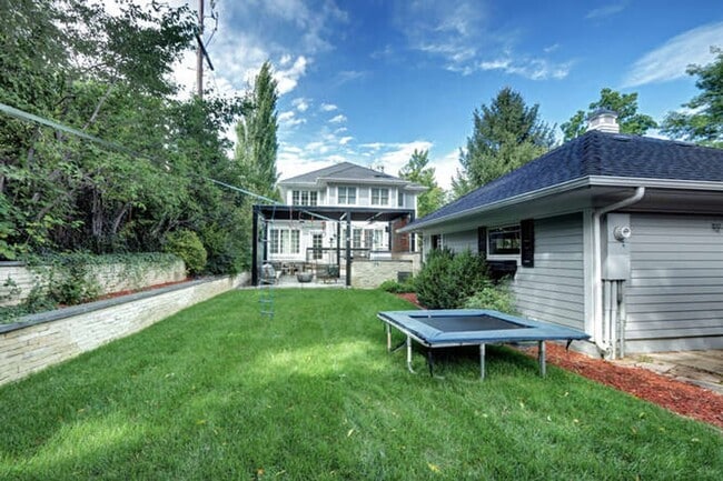 Building Photo - Beautiful Luxury Home Available in Boulder