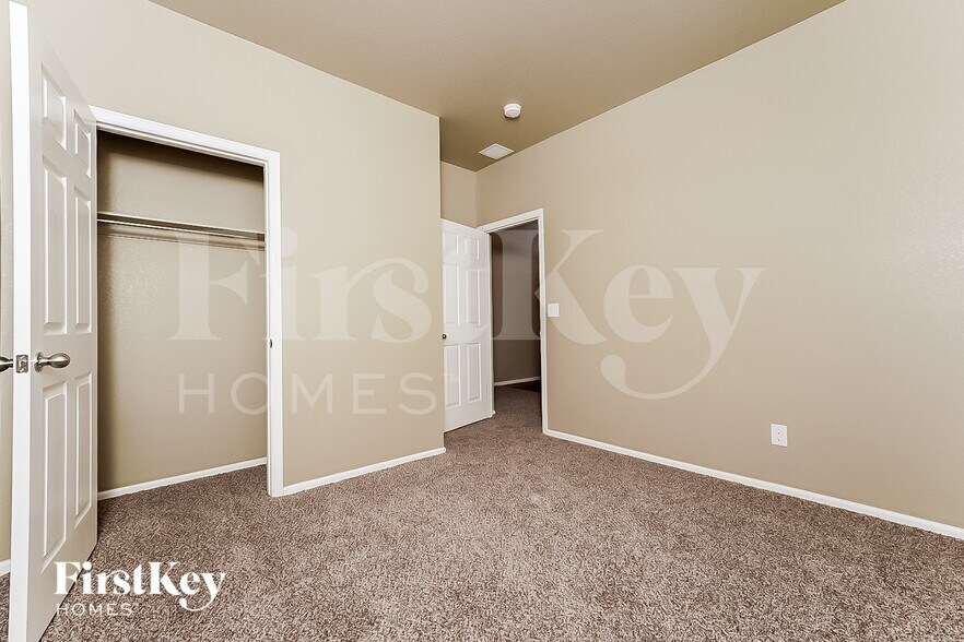 Building Photo - 6464 N Ensenada Ct