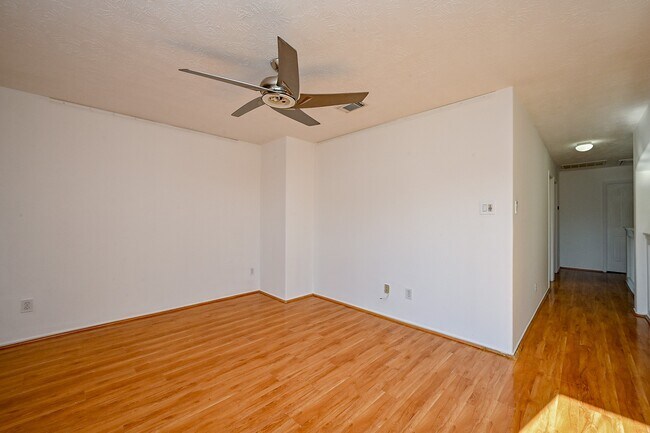 Building Photo - 18135 Brightwood Park Ln