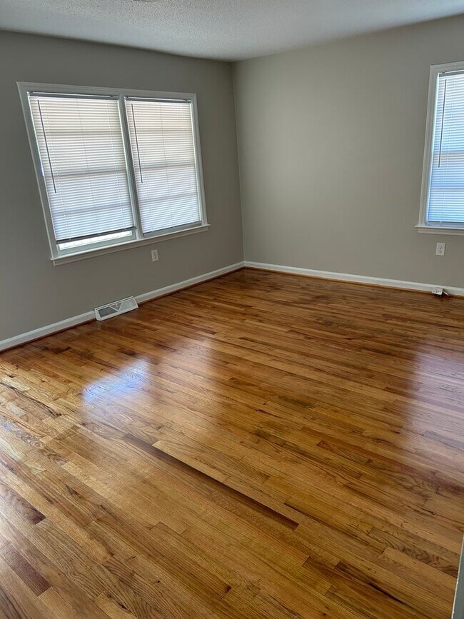Building Photo - 1529 Charter Dr