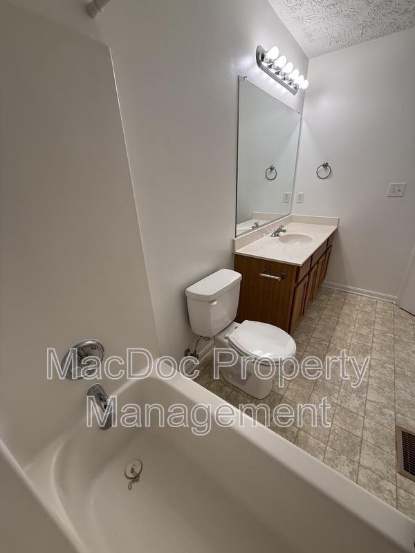 Building Photo - 10500 Boxmeer Ct