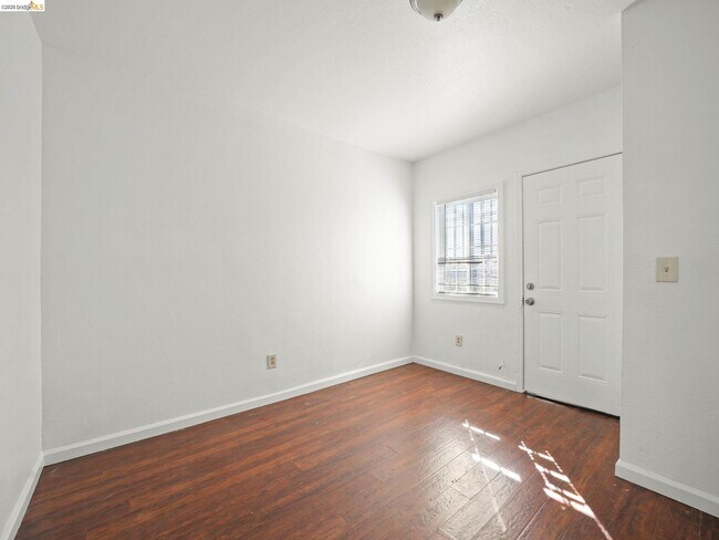 Building Photo - 400 Bissell Ave