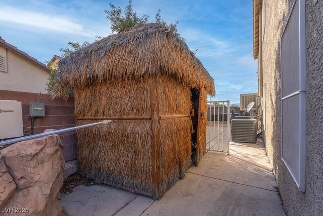 Building Photo - 7898 Spindrift Cove St