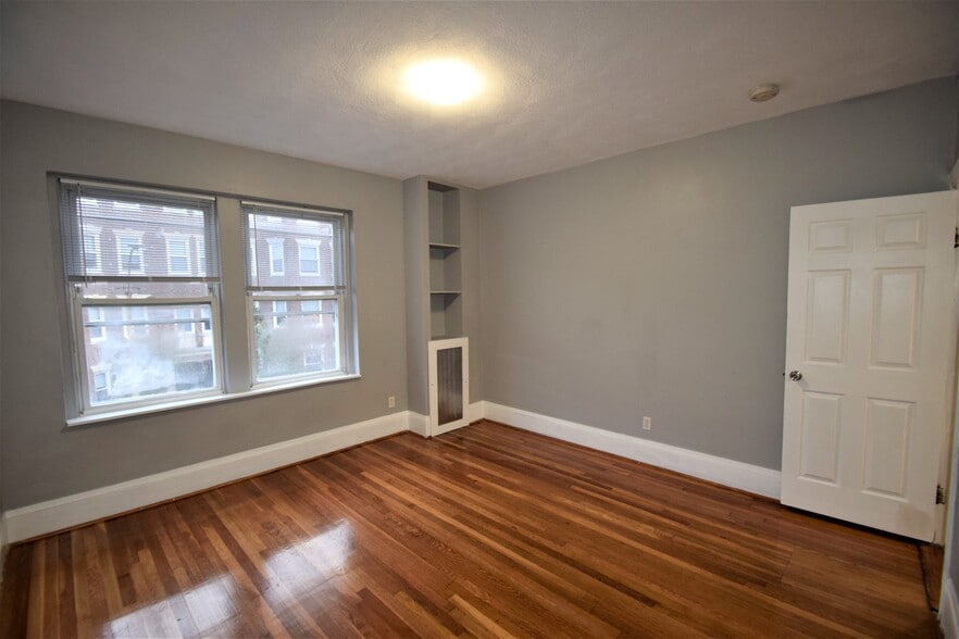 Building Photo - 18 Glenville Ave