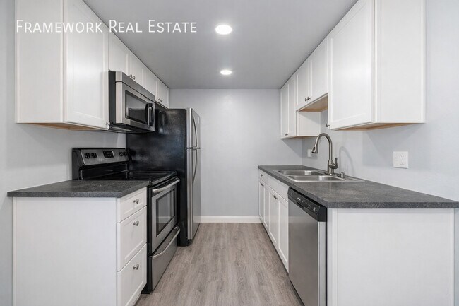 Building Photo - 828 12th St