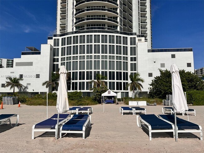 Building Photo - 15811 Collins Ave