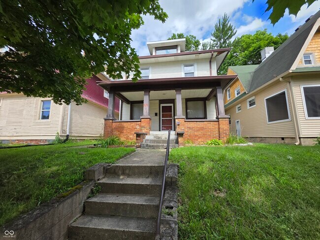 Building Photo - 3179 N Kenwood Ave