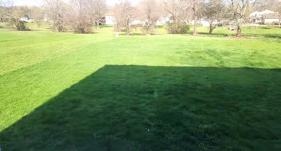 Huge Backyard - 2021 Frisch Rd