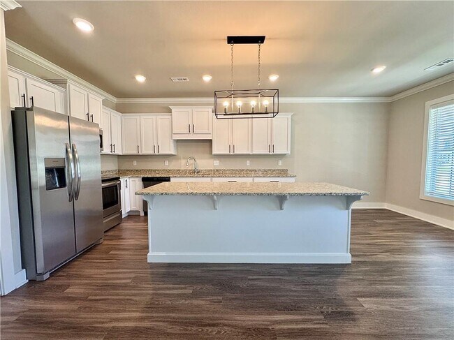 Building Photo - 811 NE Hts Ln