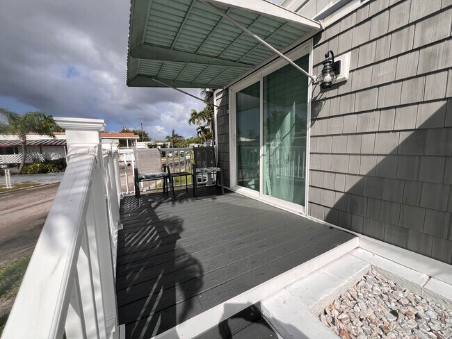 Building Photo - 8709 SW 15th St