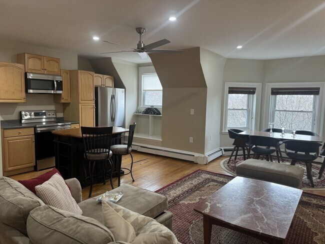 Building Photo - 318 Tappan St