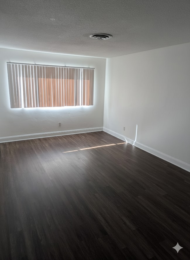 Building Photo - Beautiful 4 Bedroom House in NW Bakersfield with Pool!