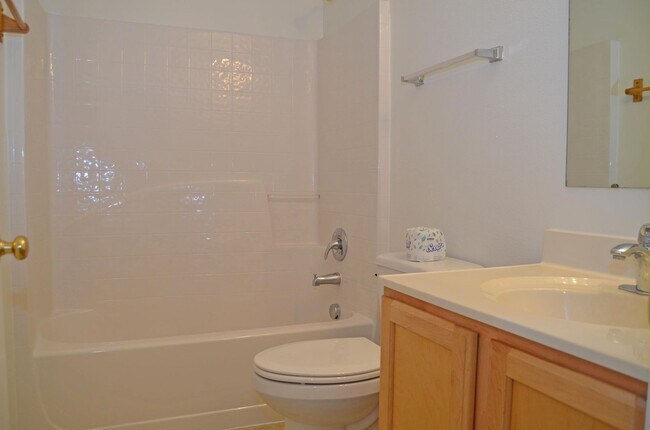 Building Photo - 87113 Kipling Dr