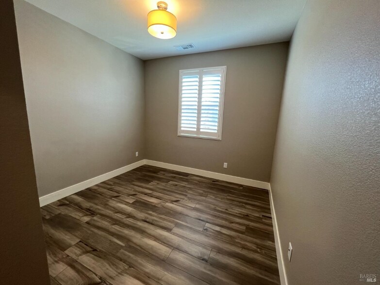 Building Photo - 5371 Elan Dr