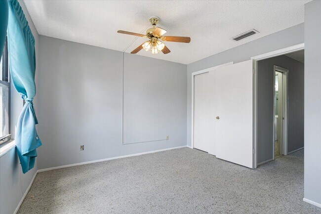 Building Photo - 1300 Seaway Dr