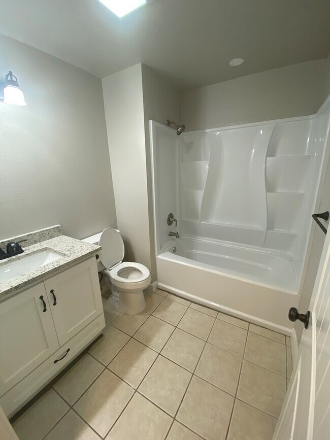 Building Photo - 518 Peterson Dr