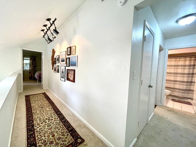 Building Photo - Spacious 6 bedroom home in Virginia Beach