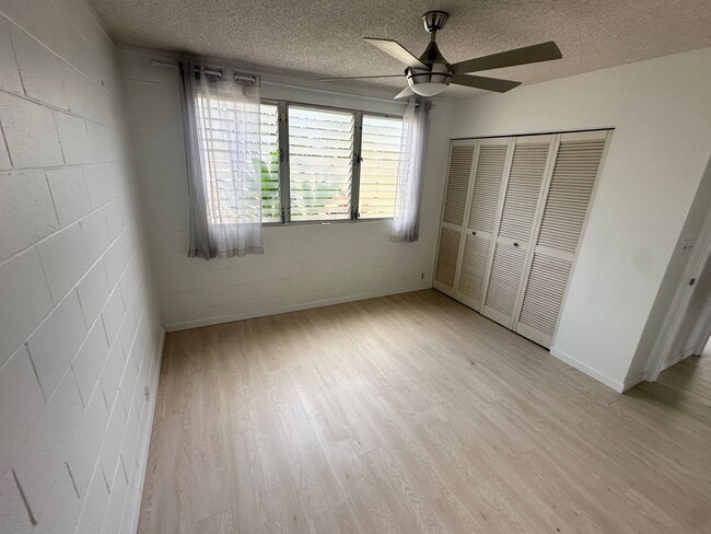 Building Photo - Single Level - 3 Bedroom, 2 Bath SINGLE FA...