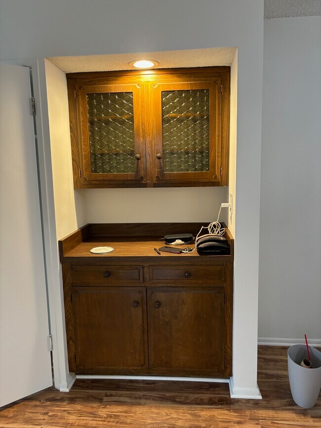 Building Photo - 1118 S Oakhurst Dr