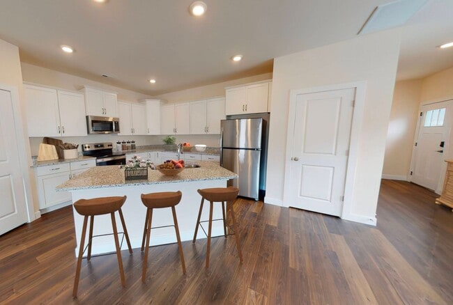 Building Photo - Wren | 3 Bed 2.5 Bath | Garage | 1729 sf | $2831 - $3114 | 8, 9, 10, 12, 14, and 15 month lease t...