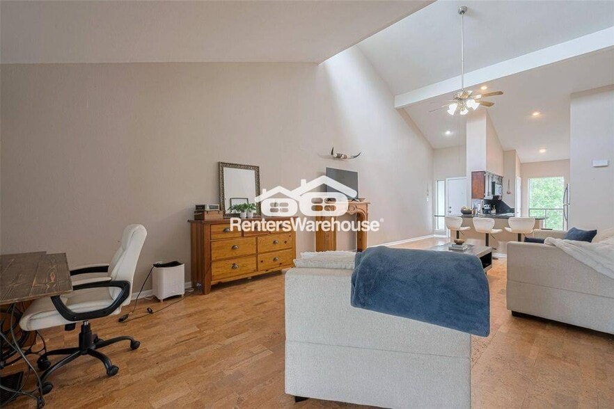 Building Photo - 182 April Point Dr N